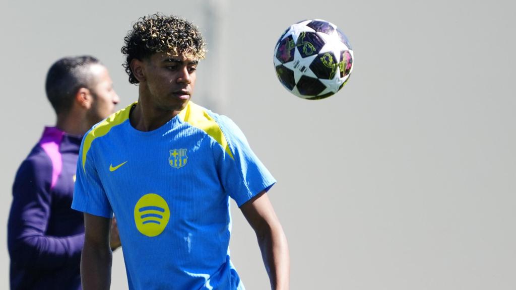Lamine Yamal, a l'entrenament previ al Barça-Newcastle
