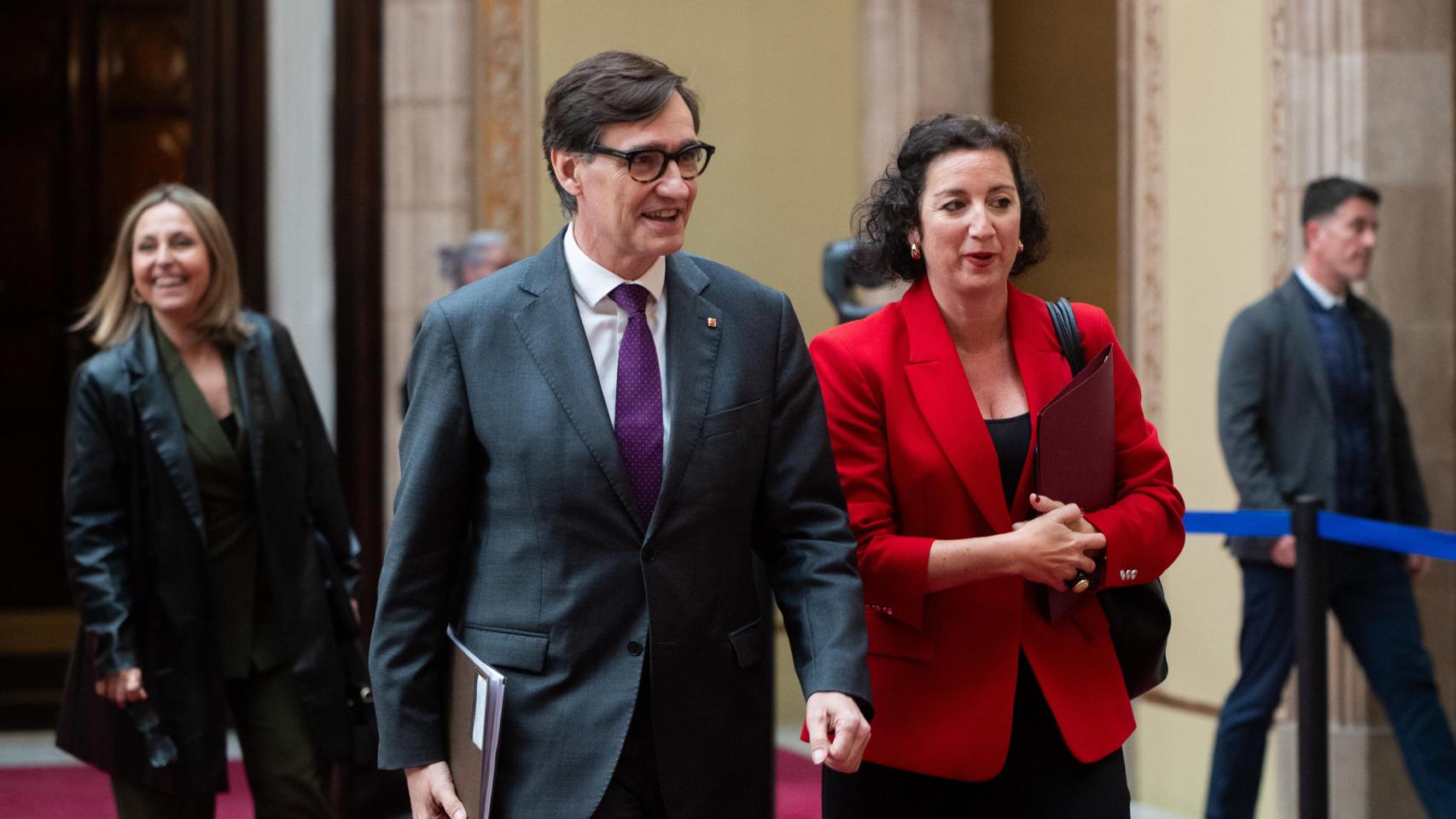 El presidente de la Generalitat, Salvador Illa, junto a la 'consellera' de Economía Alícia Romero