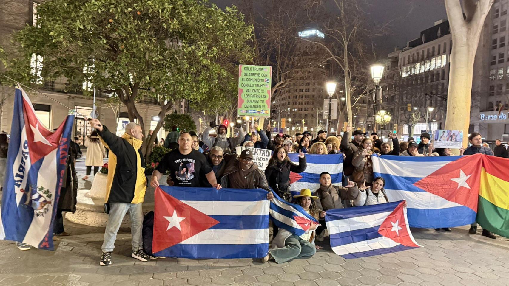 Manifestación de opositores al régimen cubano en el Paseo de Gràcia, Barcelona