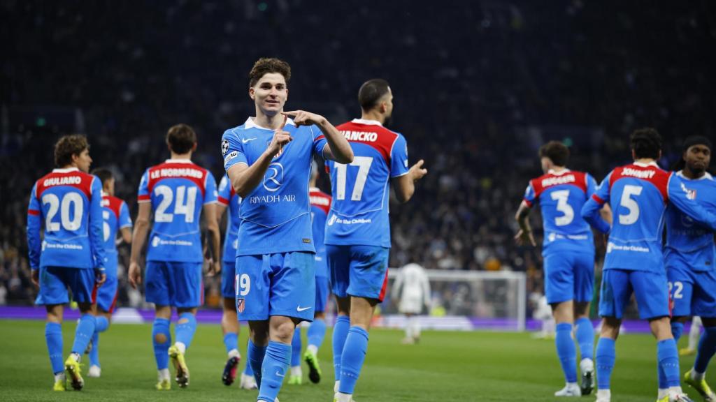 Julián Álvarez celebra su gol en el Tottenham-Atlético de Madrid (3-2) de la Champions League