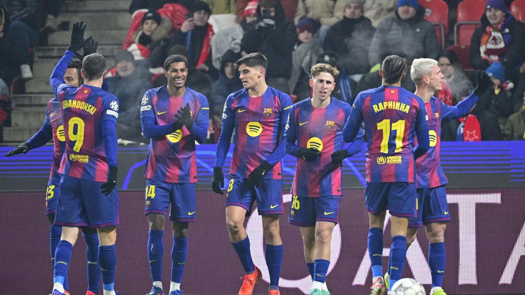 Los futbolistas del Barça celebran un gol en la Champions (1).jpg