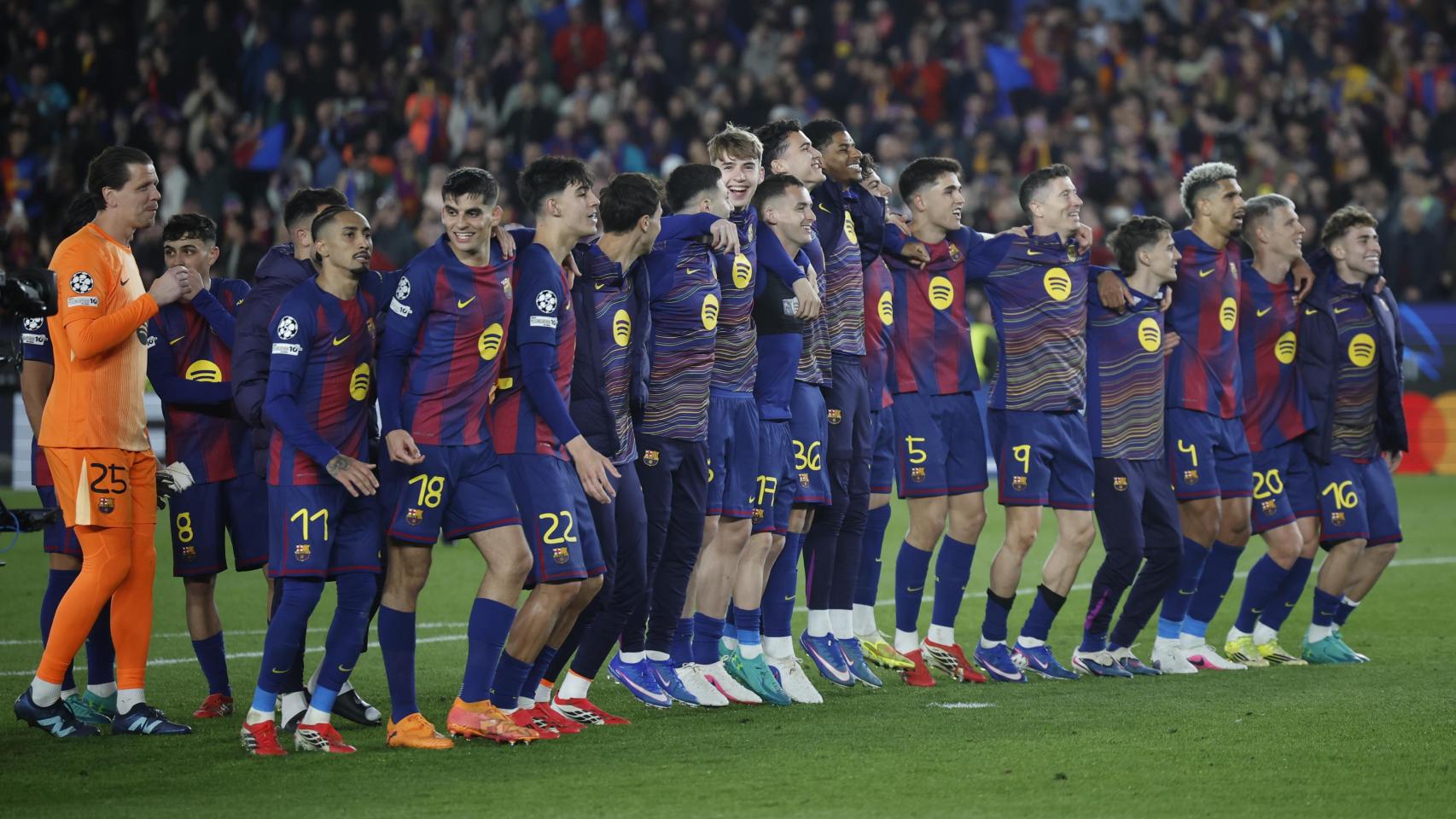 Los jugadores del Barça celebran la victoria sobre el Newcastle en los octavos de final de la Champions League