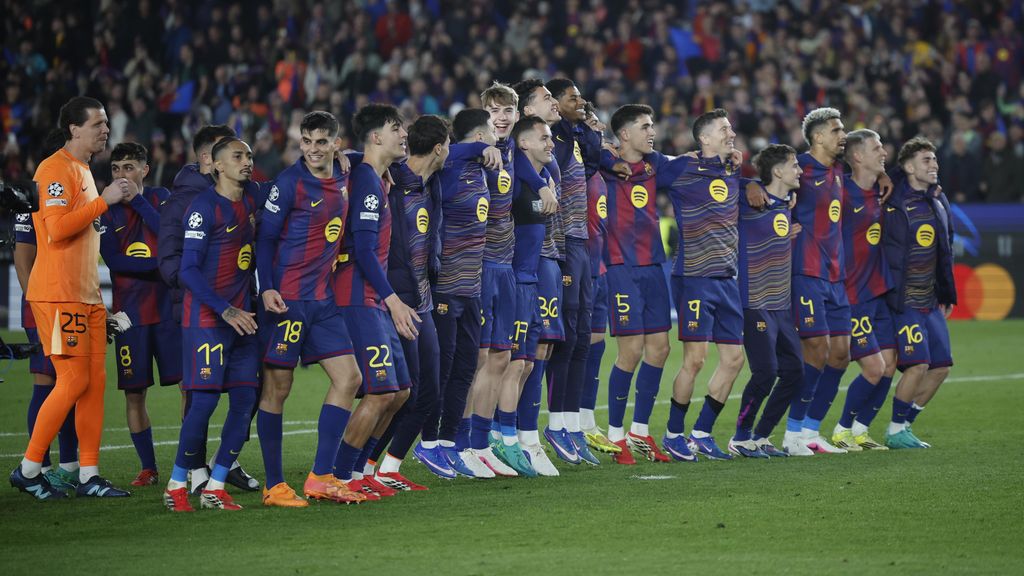 Els jugadors del Barça celebren la victòria sobre el Newcastle als vuitens de final de la Champions League