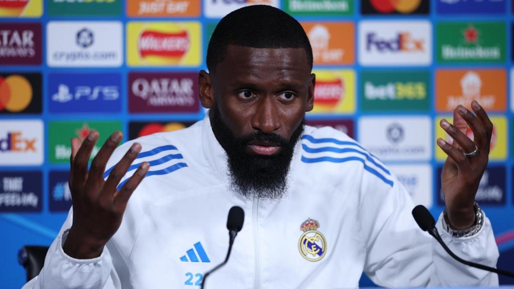 Antonio Rudiger atiende a los medios de comunicación