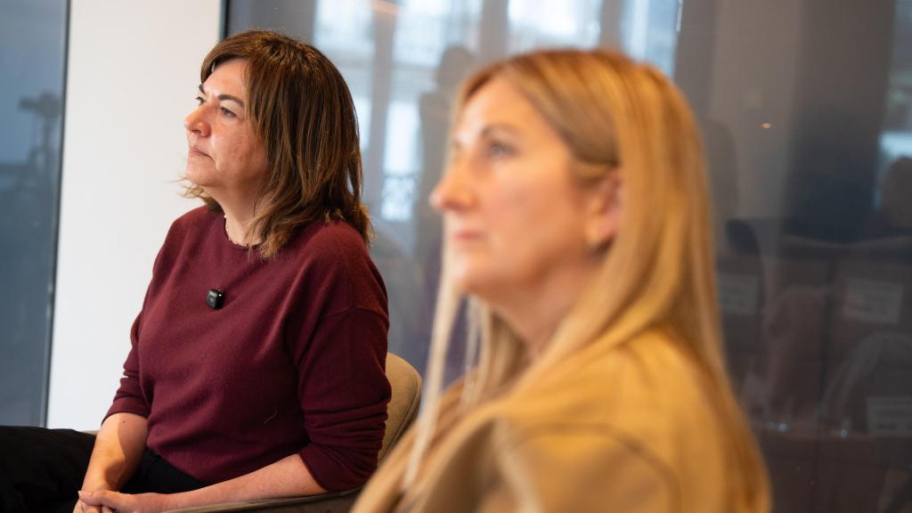 D'esquerra a dreta: Montserrat Pujol, directora general de Group PMP; i Lourdes García, responsable d'innovació a la filial de xarxes d'Endesa
