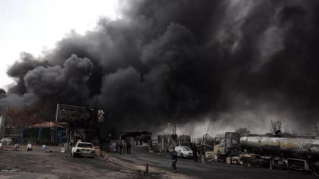 Refineria de petroli de Shahran després de l'atac aeri a Teheran, Iran