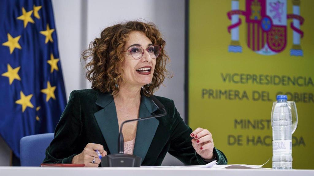 La vicepresidenta primera del Gobierno y ministra de Hacienda, María Jesús Montero, durante una rueda de prensa. EuropaPress