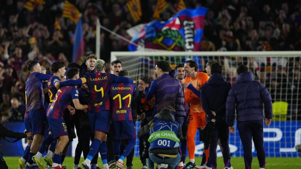 Los jugadores del Barça celebran el pase a cuartos