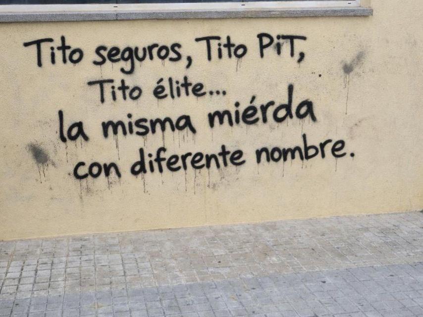 Grafiti contra Tito Álvarez a Barcelona