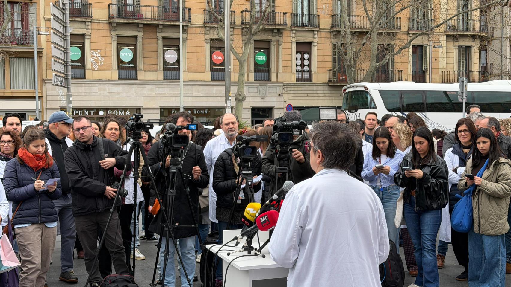 Huelga de médicos en Plaça Universitat (Barcelona)