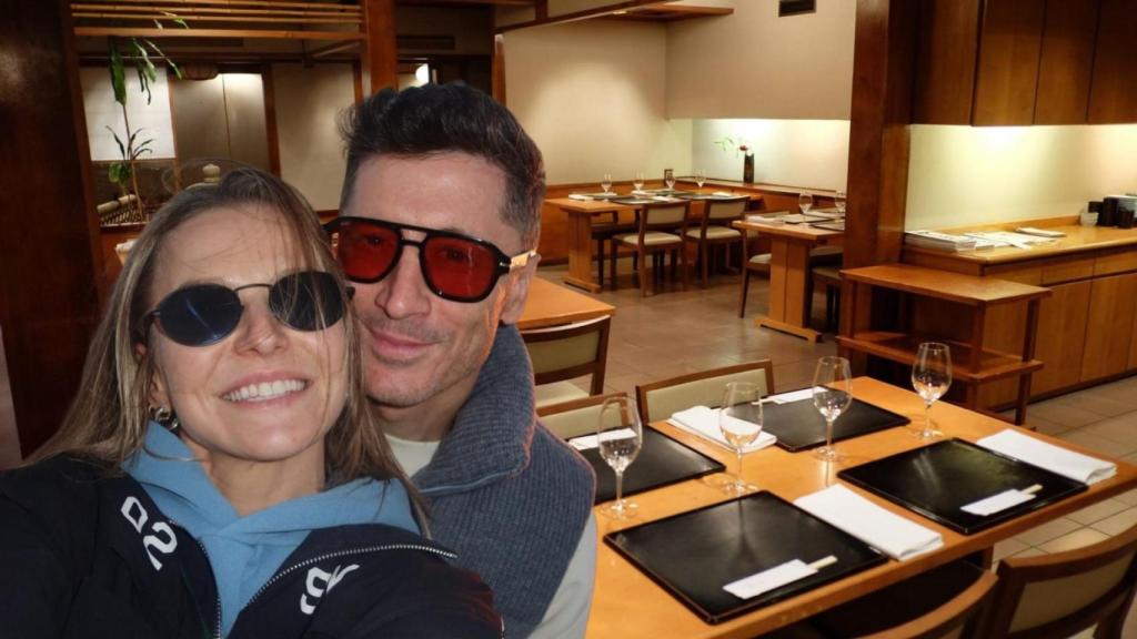 Robert Lewandowski y Anna Lewandowska, en un fotomontaje con el Restaurante Yashima de fondo