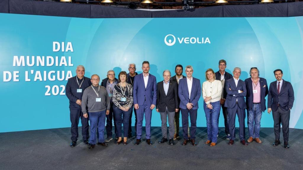 Representants de Veolia i d'entitats socials a l'acte del Museu de les Aigües