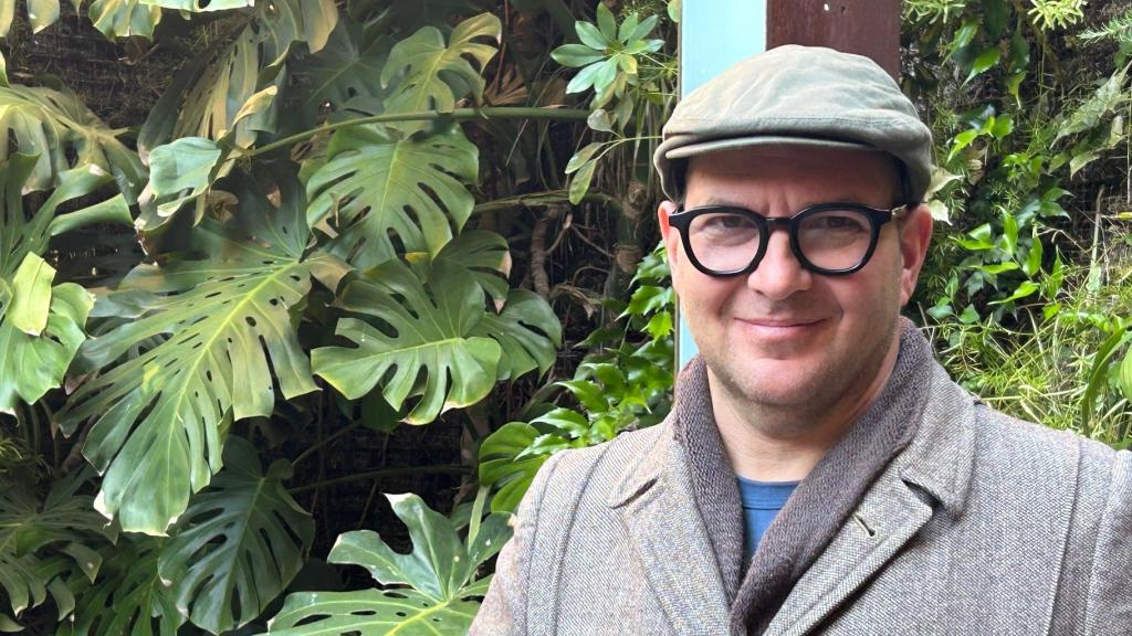 Cory Doctorow, en la entrevista con Letra Global, en la librería Finestres