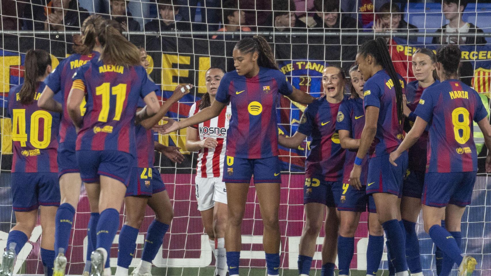 Las jugadoras del Barça Femenino celebran el gol de Sydney Schertenleib en su partido de la Liga F contra el Athletic Club
