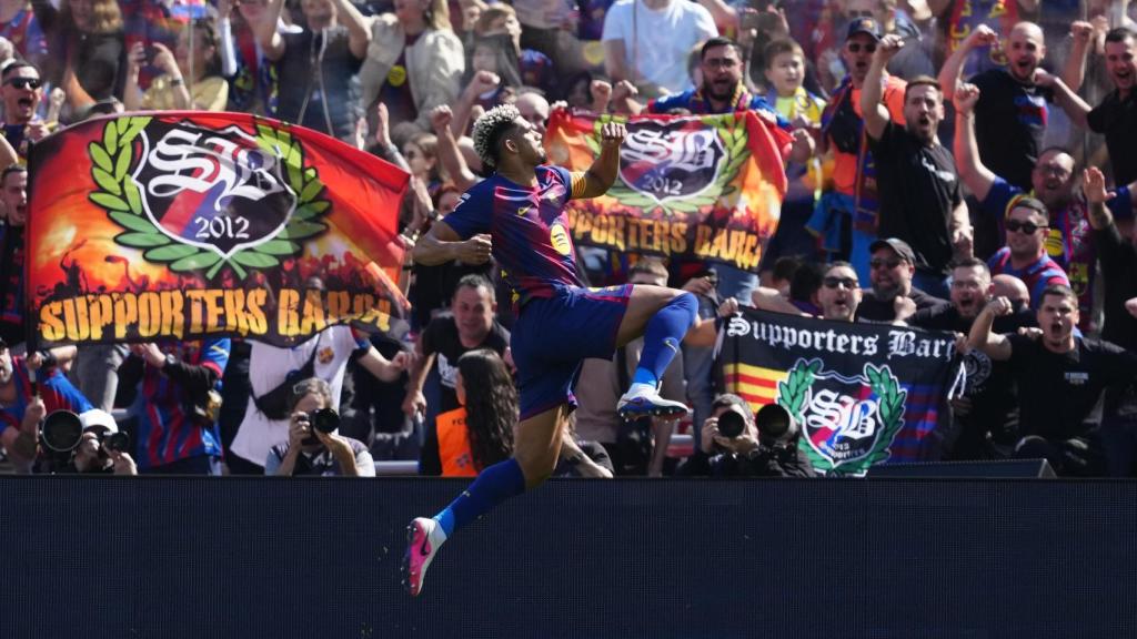 Ronald Araujo celebra el seu gol al Barça-Rayo Vallecano