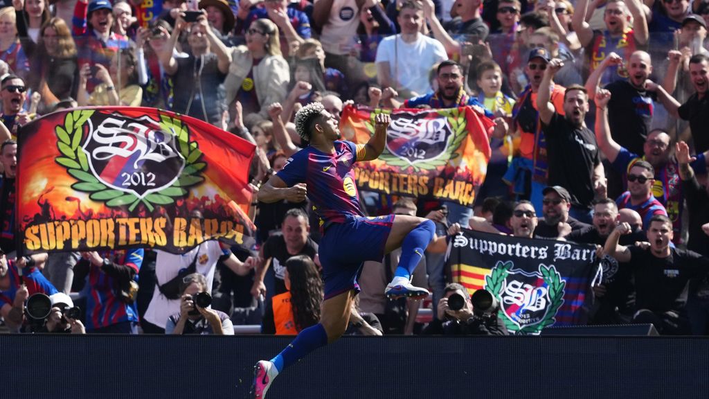 Ronald Araujo celebra su gol en el Barça-Rayo Vallecano