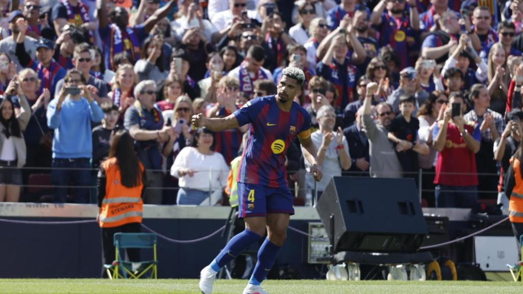 Ronald Araujo celebra el seu gol en el Barça-Rayo Vallecano