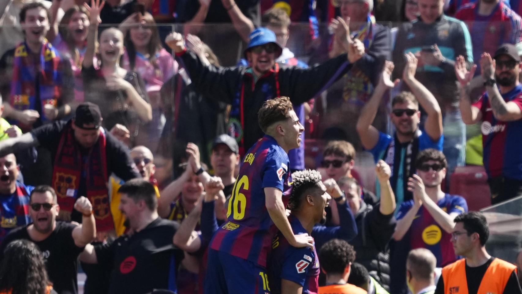 Fermín López celebra el gol de Ronald Araujo en el Barça-Rayo Vallecano