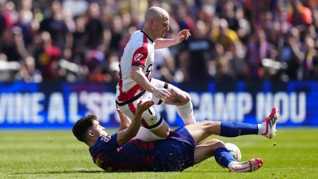 Pau Cubarsí realiza una segada en el Barça-Rayo
