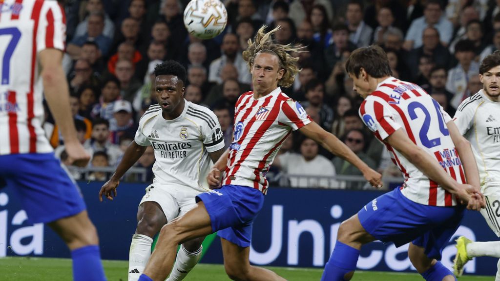Vinicius Jr xuta a porteria en el Reial Madrid-Atlètic de Madrid de la Lliga