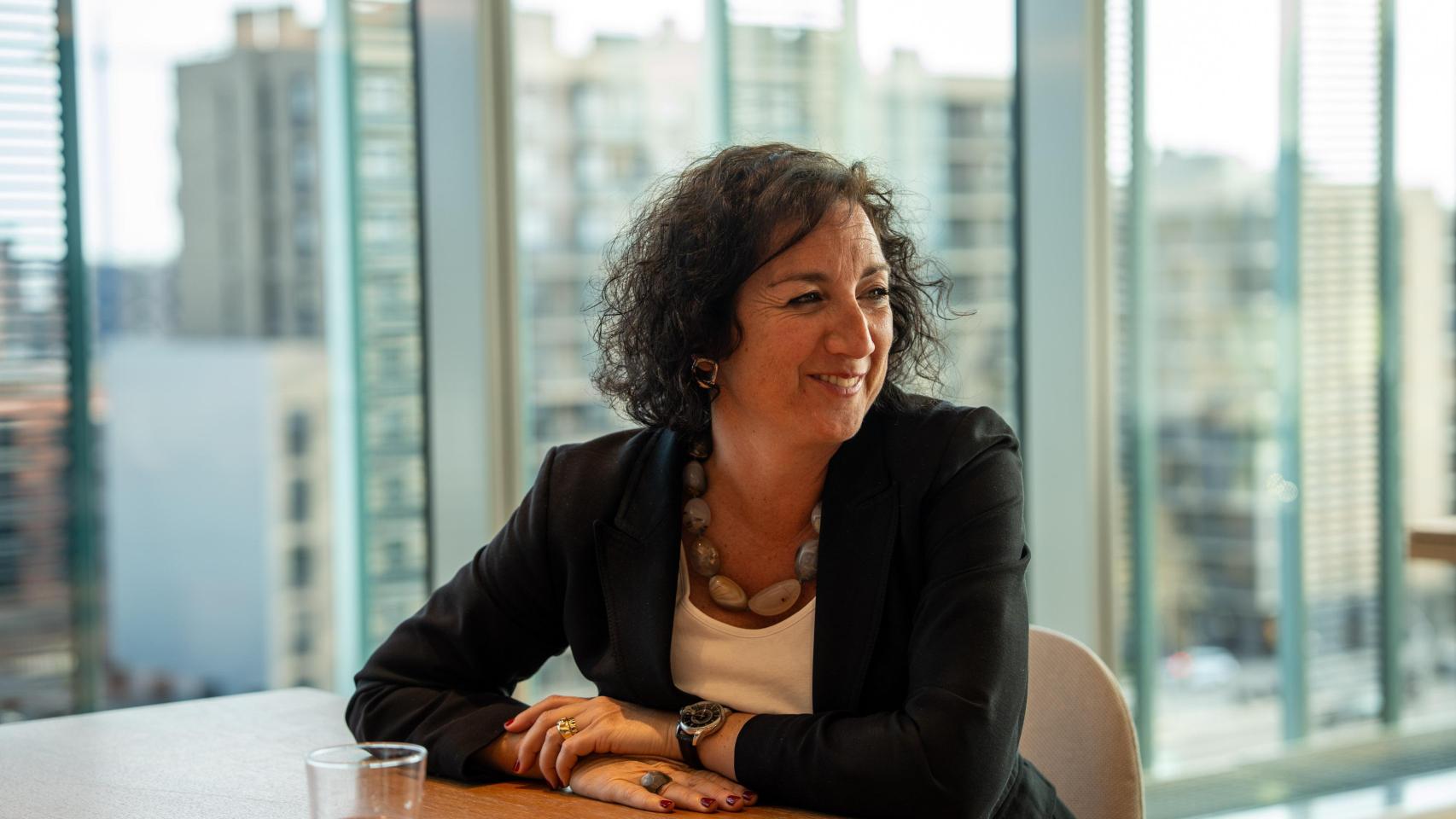 La 'consellera' de Economía y Finanzas de la Generalitat de Cataluña, Alícia Romero, en su despacho del Distrito Administrativo en la Zona Franca de Barcelona