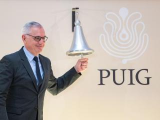 Marc Puig, tocando la campana en la salida a bolsa de la compañia Puig, en una imagen de archivo