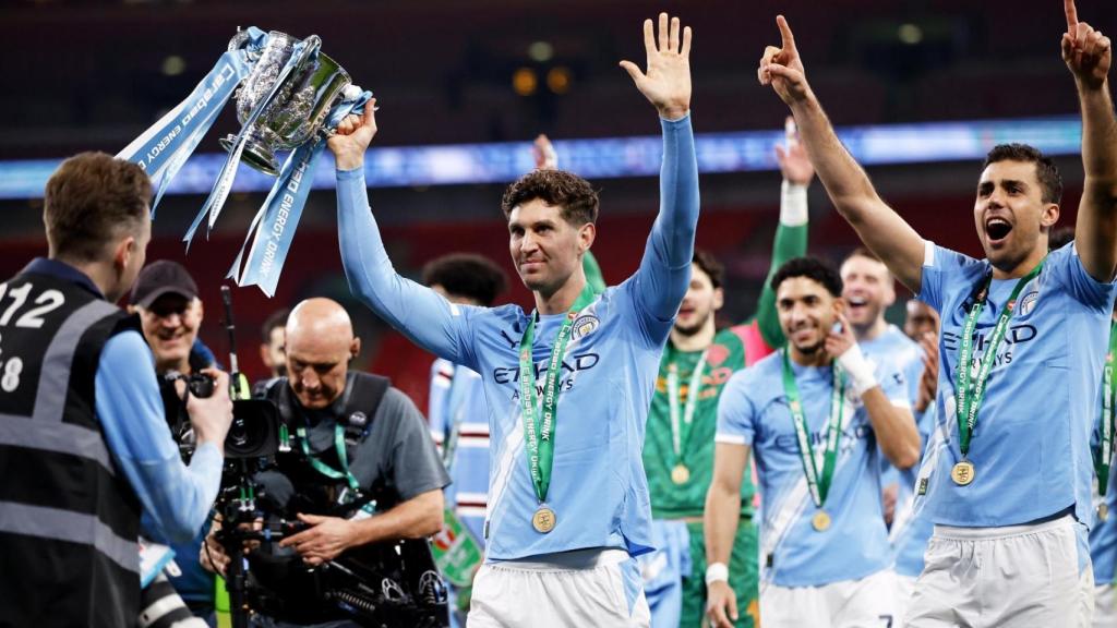 El Manchester City celebra su victoria en  la Copa de la Liga.jpg