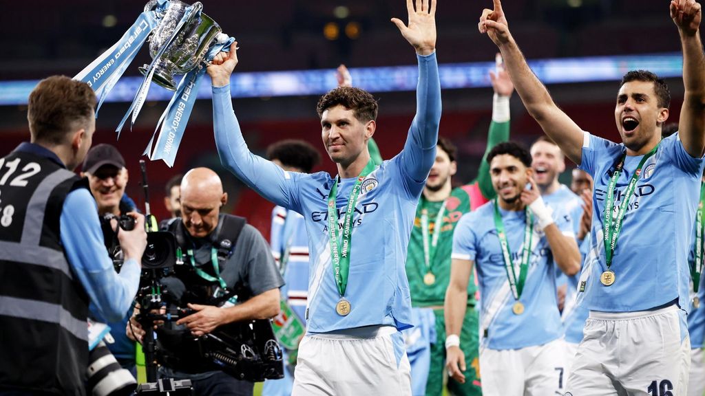 El Manchester City celebra la seva victòria a la Copa de la Lliga.jpg