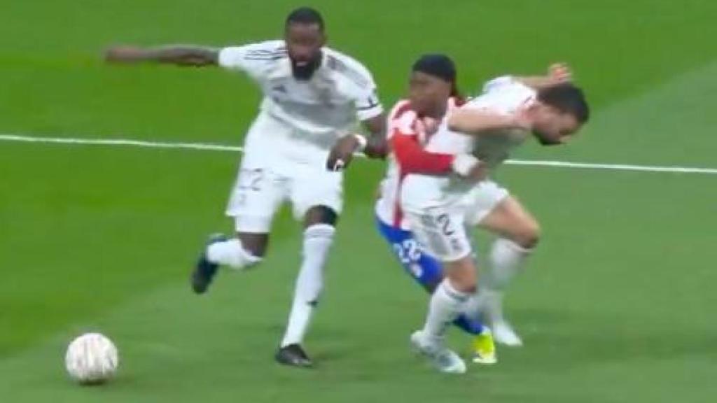 La obstrucción de Rudiger y Carvajal a Lookman