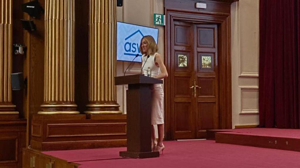 Laura Fernández, directora general de Asval, durante su intervención en el ICAB