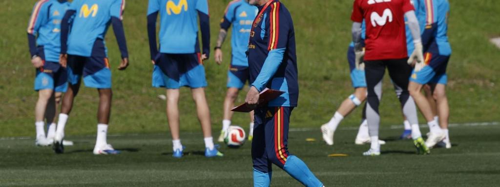 Luis de la Fuente, a l'entrenament de la Roja