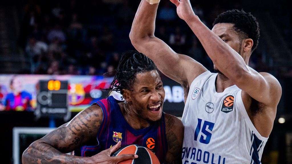 Will Clyburn intenta anotar contra Anadolu Efes