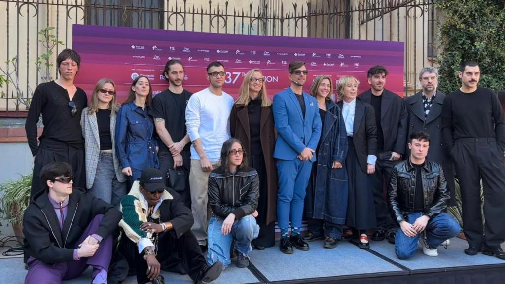 Foto de familia de la presentación de la 37° edición de la 080