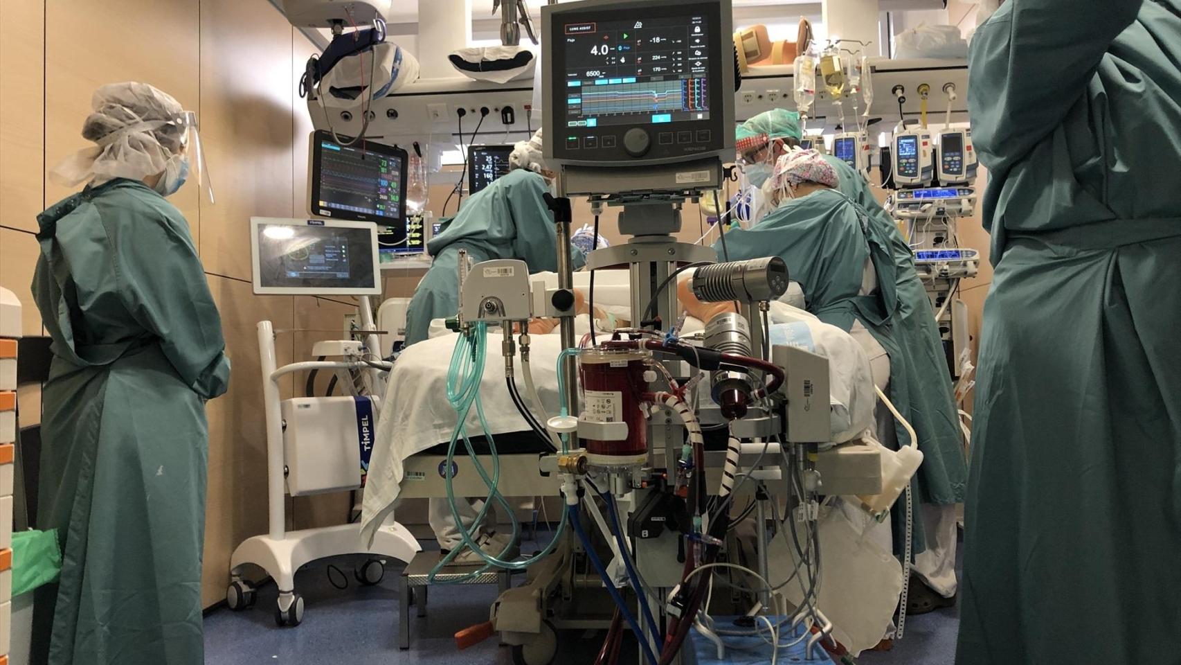 Profesionales sanitarios del Hospital Vall d'Hebron (archivo)