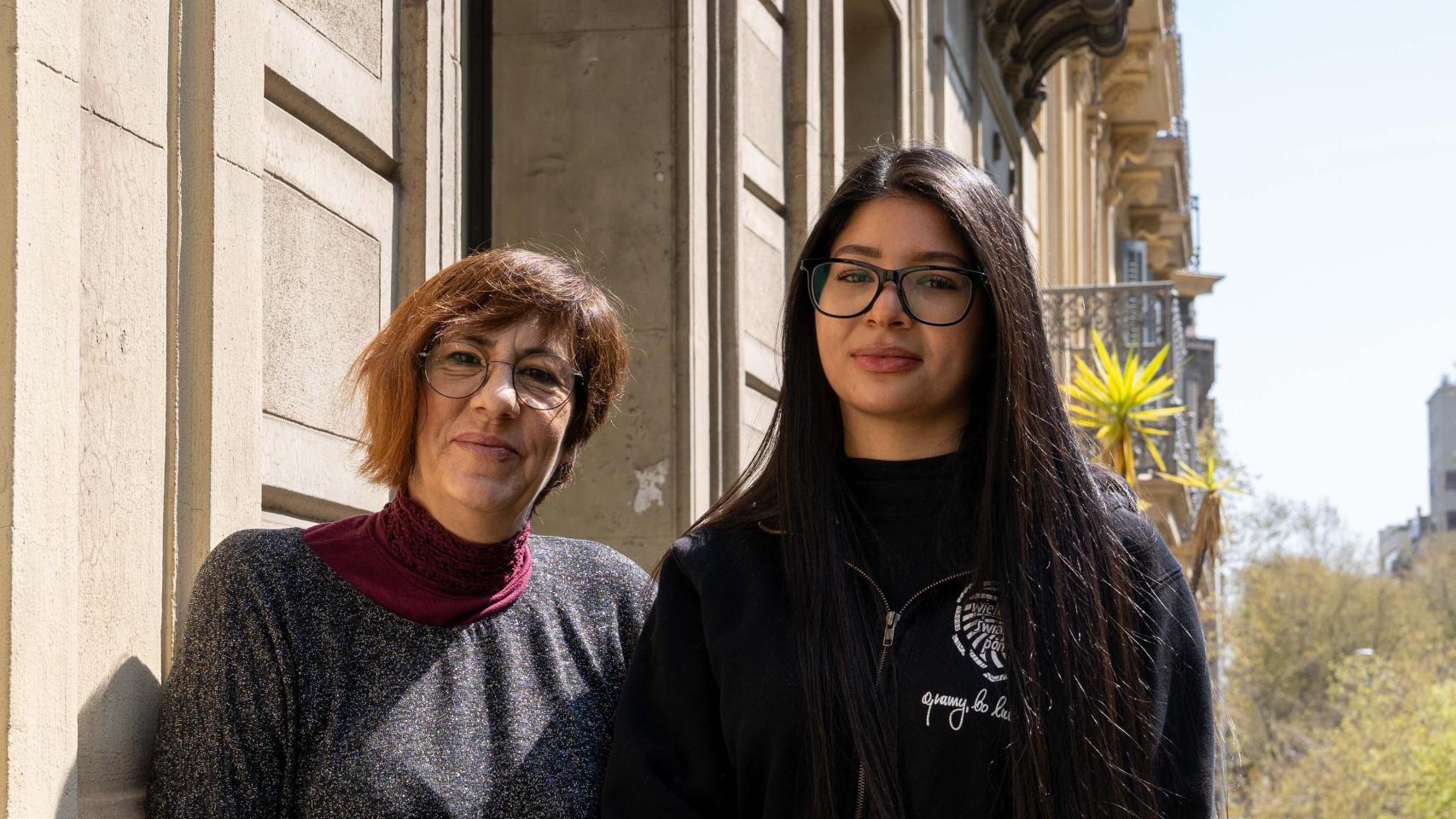 Nada Itrab y Neus Sala tras la entrevista con Crónica Global