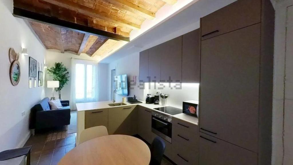 Espai comú d'un dels 'colivings' de la finca del carrer Sant Agustí de Barcelona, propietat de New Amsterdam Developers, fons que ha intentat desnonar un veí per explotar el model de lloguer d'habitacions