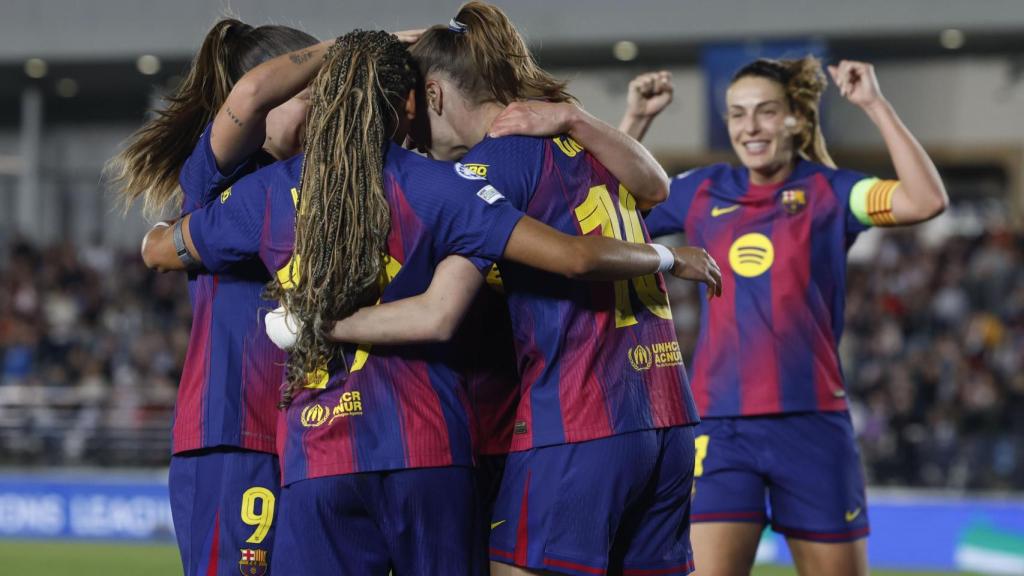 Les jugadores del Barça Femení celebren un gol contra el Reial Madrid a la Champions League