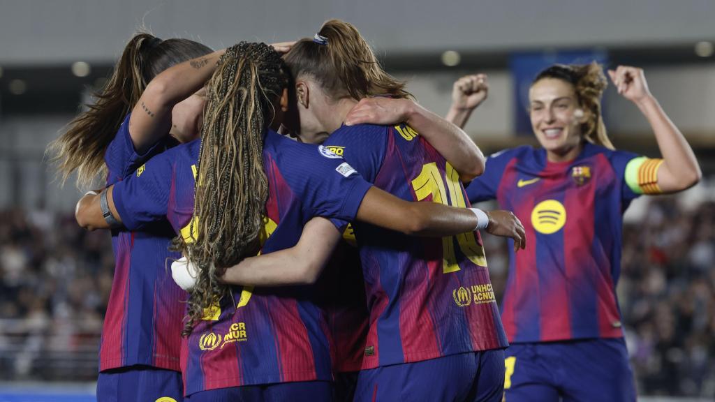 Las jugadoras del Barça Femenino celebran un gol contra el Real Madrid en la Champions League