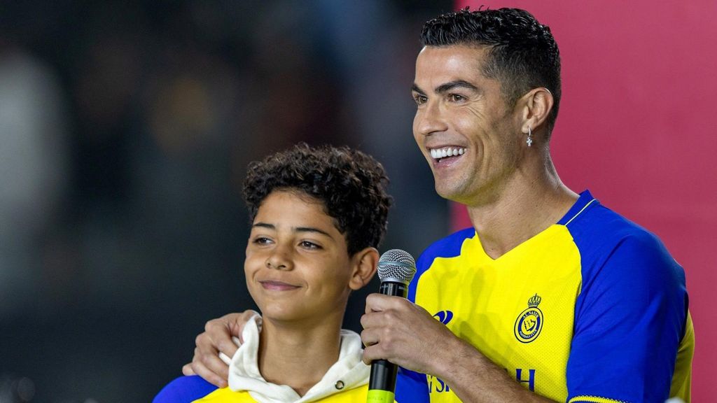 Cristiano Ronaldo y su hijo mayor