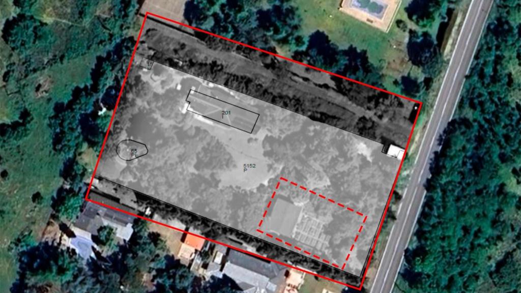 Imagen satelital de la finca que compara los espacios registrados en el catastro y la 'vivienda fantasma' que se alquila