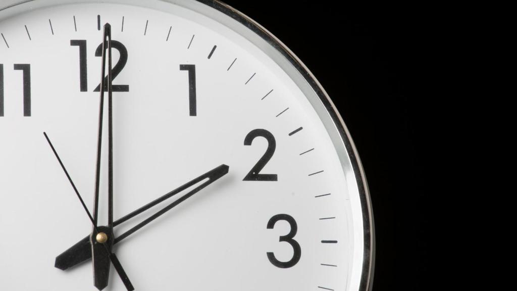 Reloj que marca las 2h
