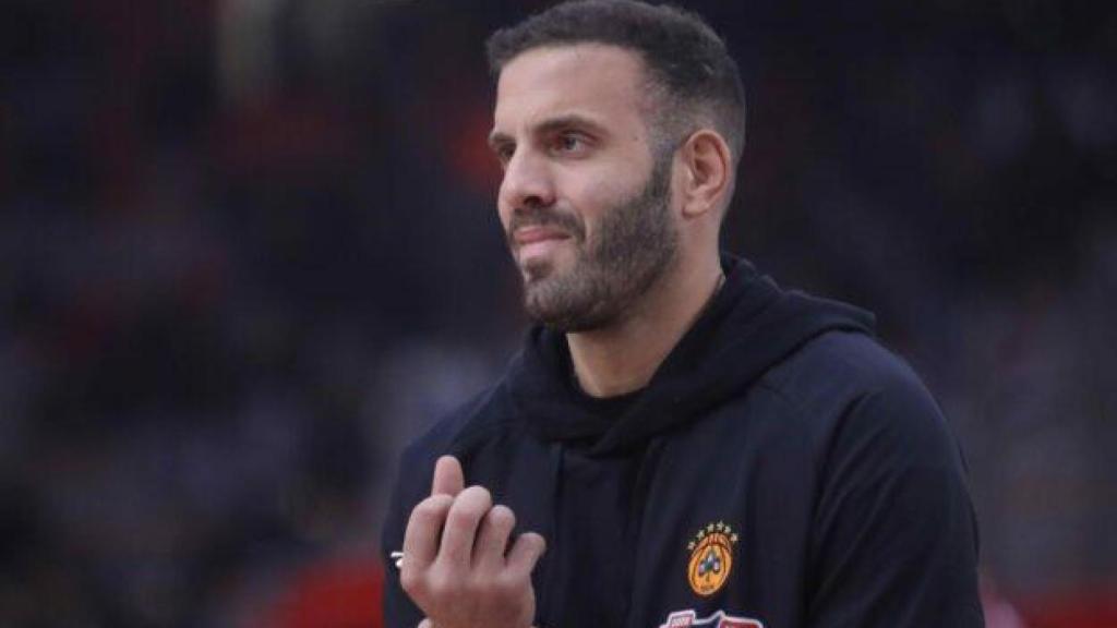 Nikos Pappas, durant la seva etapa com a jugador de bàsquet, abans de passar-se a la política