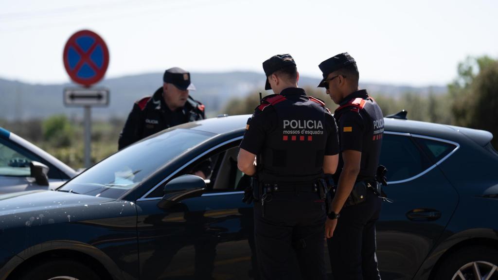 Agentes de los Mossos d'Esquadra durante un dispositivo 'Kanpai-Pista' en Tarragona