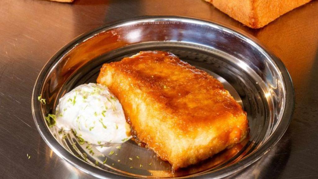 Fotografía de un plato con torrijas
