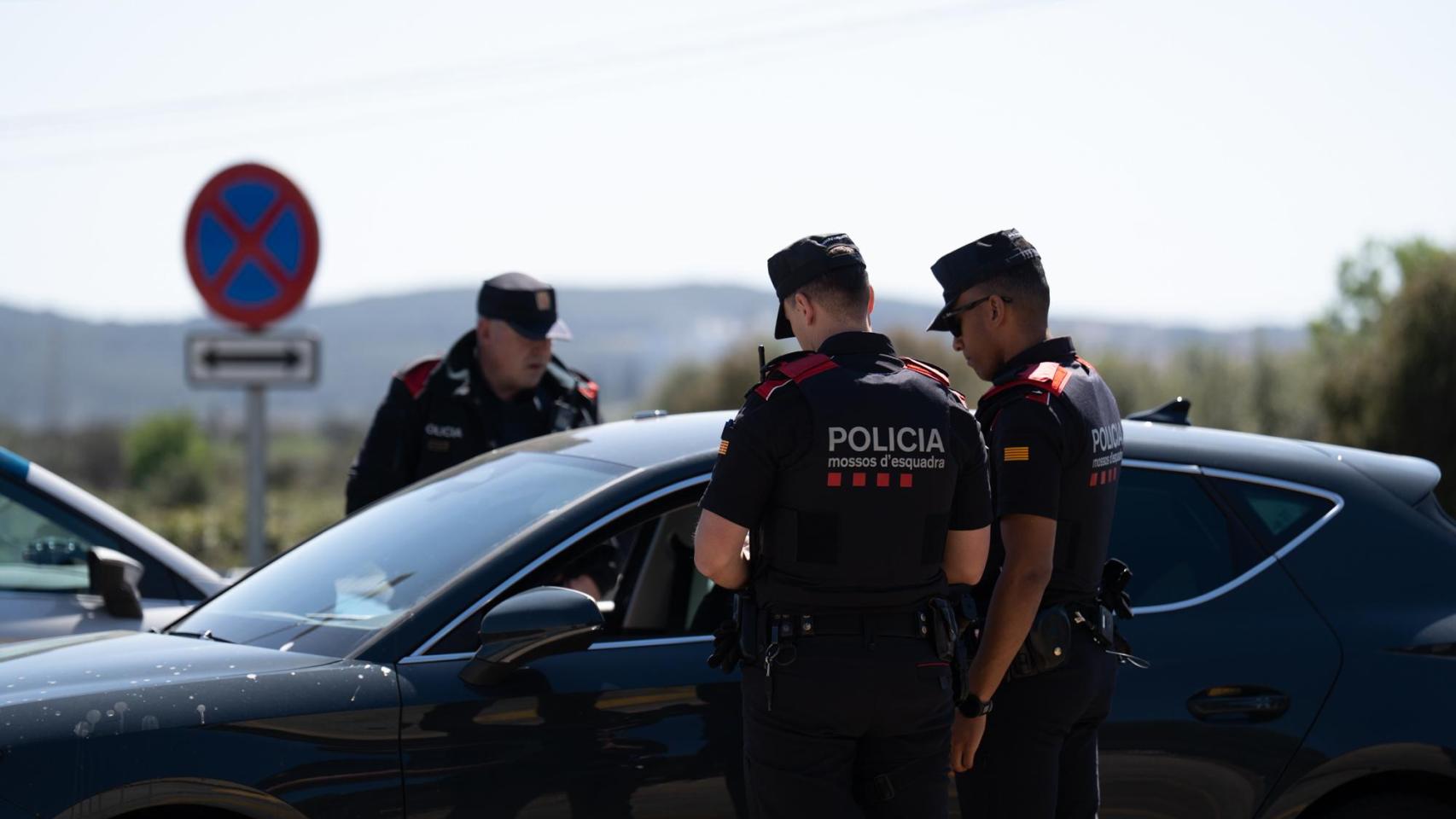 Agentes de los Mossos d'Esquadra durante un dispositivo 'Kanpai-Pista' en Tarragona