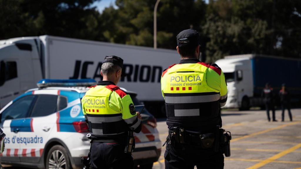 Agents de la Unitat de Trànsit dels Mossos durant el desenvolupament del pla 'Kanpai-Pista'