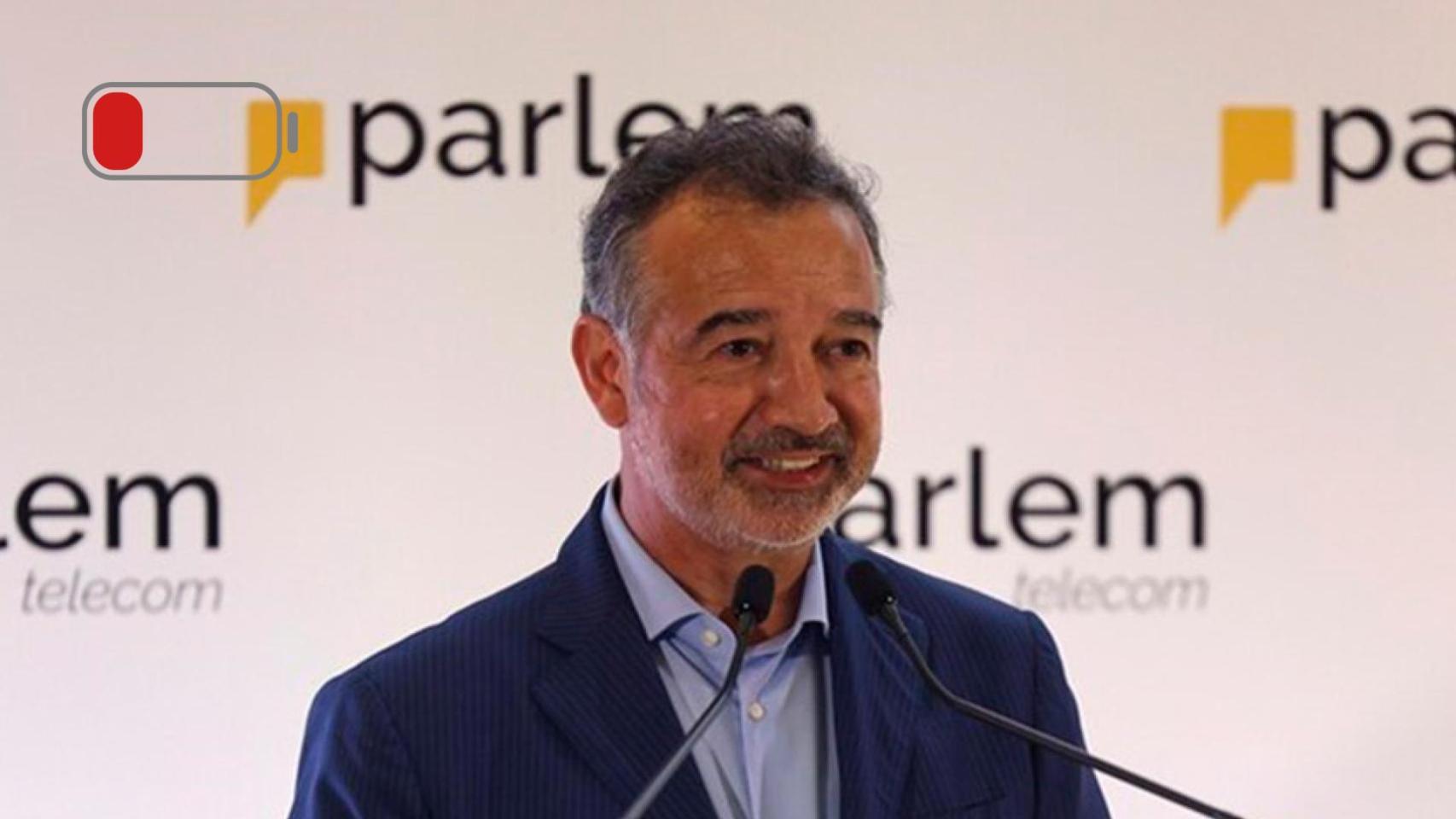 Un montaje con una foto de Ernest Pérez Mas, CEO de Parlem, de fondo