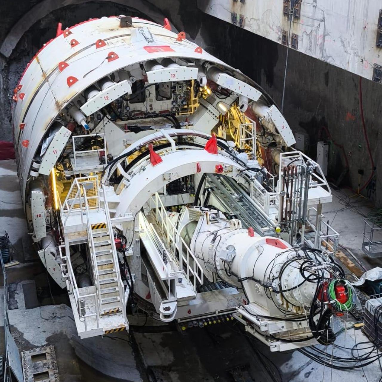 Imagen del montaje de la tuneladora Mayrit en el subsuelo madrileño