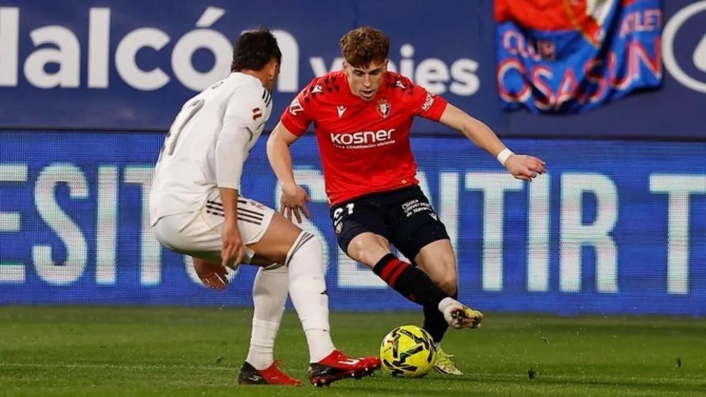 Víctor Múñoz, extrem que agrada al Barça, en un partit contra el Reial Madrid