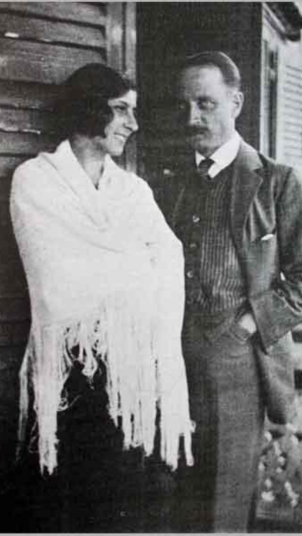 Rainer Maria Rilke i la seva amant, Baladine Klossowska, al castell suís de Muzot (1922).